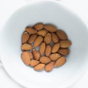 Almonds - source of magnesium