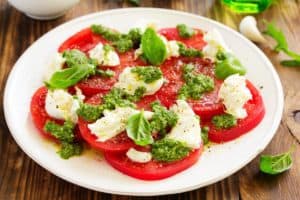 Low-Carb Tomato Caprese Pesto Salad