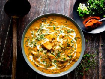 Low-Carb Butter Chicken Curry in a bow with spices
