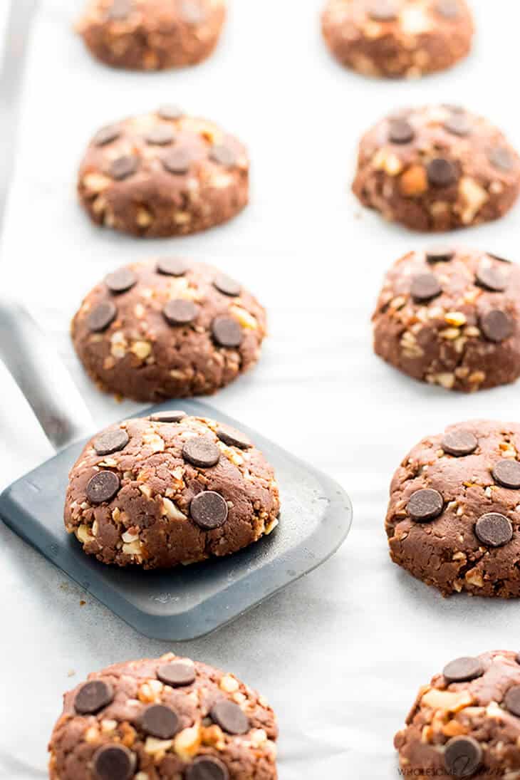 no bake chocolate cookie on a spatula and others on baking paper